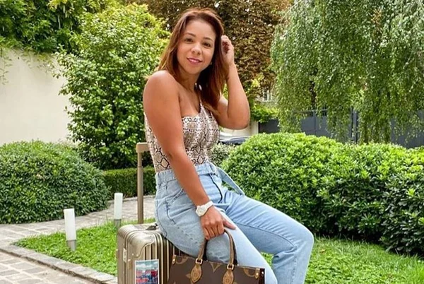 Belle Silva posta fotos de biquíni na praia e Thiago se derrete: “Sereia”