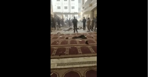 Vídeo: explosão mata ao menos 32 pessoas em mesquita no Paquistão