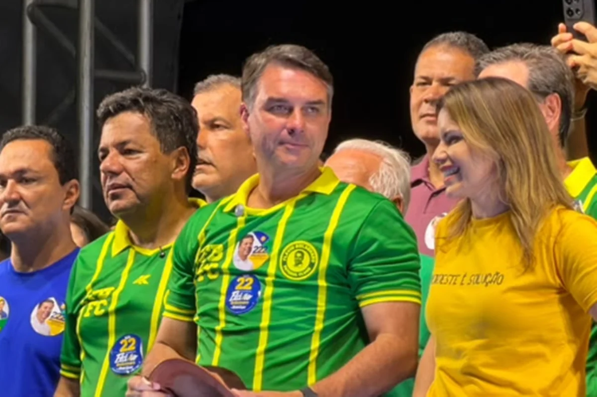 Flávio Bolsonaro no Recife (PE) Flávio Bolsonaro no Recife (PE)