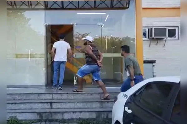 Homem é preso por estuprar e manter enteada em cárcere privado no RJ
