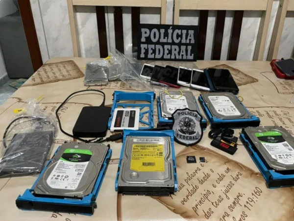 PF prende suspeito de compartilhar imagens de pedofilia em SP
