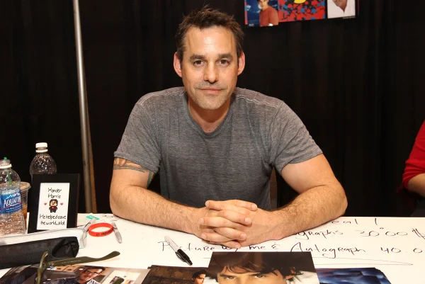 Morre Nicholas Brendon, ator de ‘Buffy: a Caça-Vampiros’, aos 54 anos