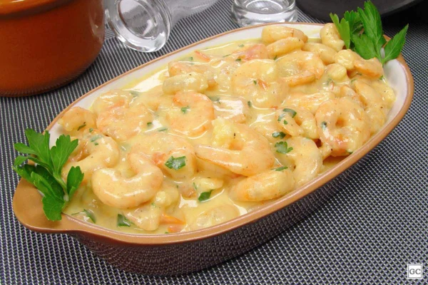 Moqueca cremosa de camarão