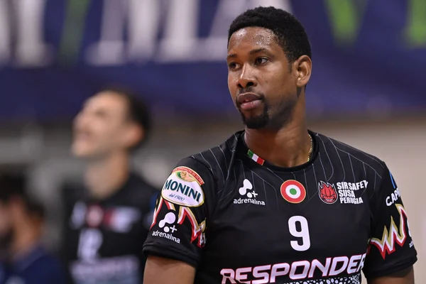 Wilfredo León em partida contra o Siena - Metrópoles