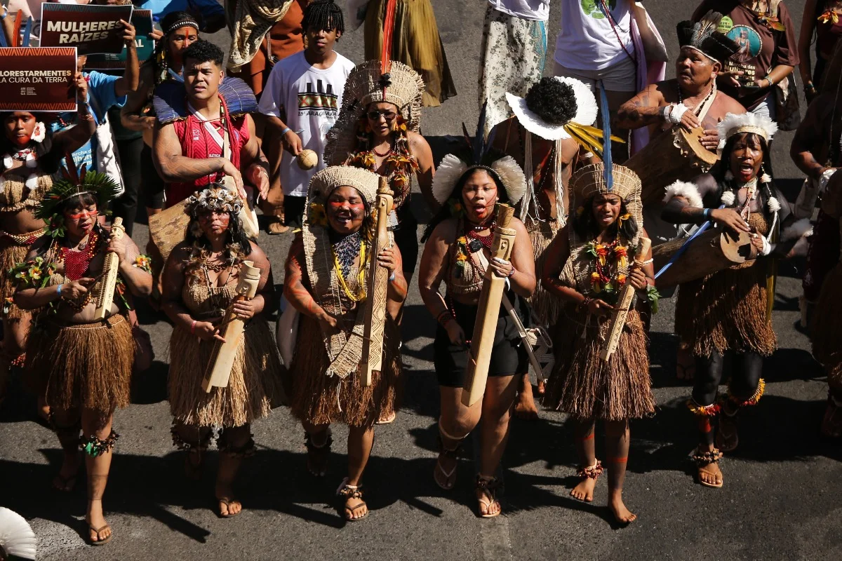 Indígenas de várias etnias participam da IV Marcha das Mulheres Indígenas. A manifestação segue pelo Eixo Monumental sentido Esplanada dos Ministérios. Indígenas de várias etnias participam da IV Marcha das Mulheres Indígenas. A manifestação segue pelo Eixo Monumental sentido Esplanada dos Ministérios.