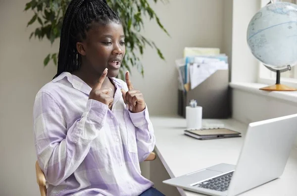 Plataforma on-line disponibiliza curso gratuito de inglês em Libras