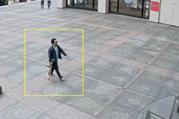Imagem colorida de atirador - Metrópoles