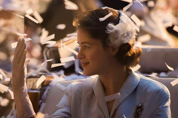 Atriz de The Crown teria recebido indenização por diferença salarial