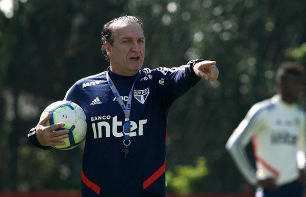 São Paulo finaliza preparação e viaja ao Rio para quebrar tabu
