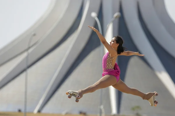 Patinadora artística do DF disputará Campeonato Mundial na França