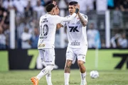 No segundo tempo, o Santos empatou com gol contra de Bruno Pacheco No segundo tempo, o Santos empatou com gol contra de Bruno Pacheco