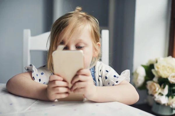 Saiba como proteger seus filhos dos perigos da tecnologia