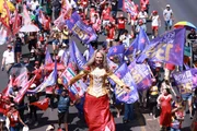 Manifestantes levaram bandeiras e outros adereços para o ato Manifestantes levaram bandeiras e outros adereços para o ato