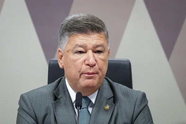 Imagem colorida, senador Carlos Viana na abertura da CPMI do INSS - Metrópoles