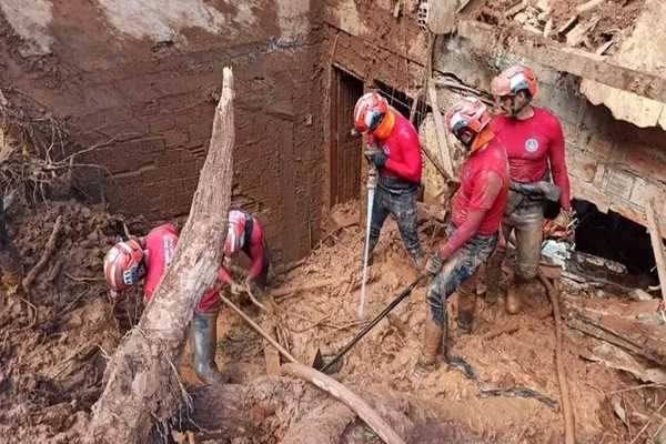 Chuva em Minas Gerais deixa duas vítimas soterradas