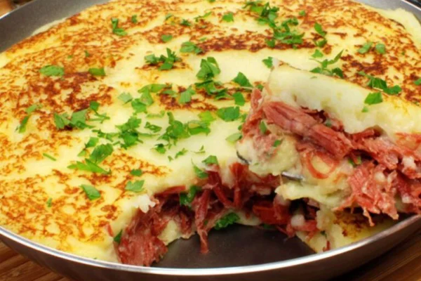 Escondidinho de frigideira para servir o almoço com facilidade e rapidez