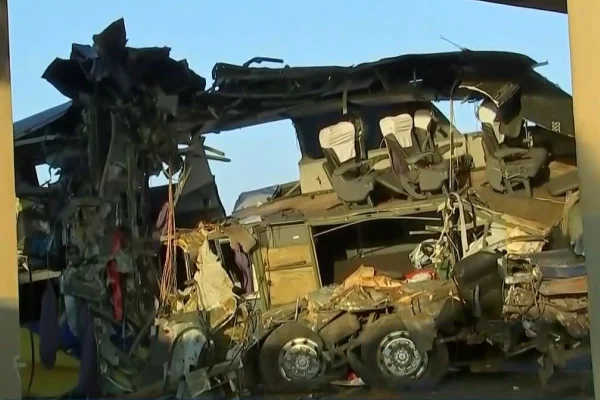 Acidente envolvendo ônibus na SP-127 - Rodovia Francisco da Silva Pontes, região de Itapetininga, deixa 10 mortos