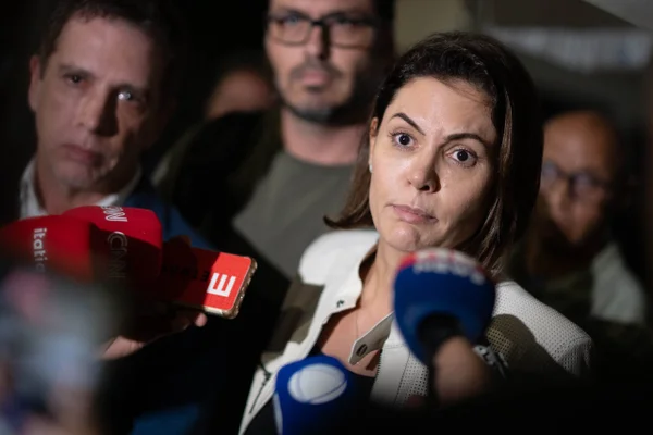 Michelle posta vídeo de apoiadora criticando jornalistas; entidades repudiam