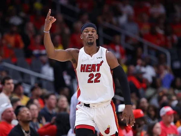 Butler brilha, Heat vence o Hawks e fica a um jogo de fechar a série
