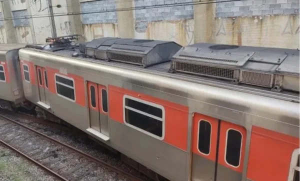 Vídeos: descarrilamento de trem em SP paralisa trecho da Linha 8-Diamante