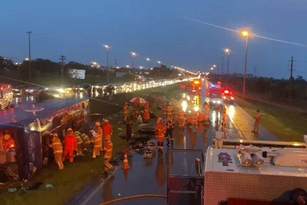 Acidente com ônibus de turismo deixa ao menos 5 mortos na BR-070 - Metrópoles
