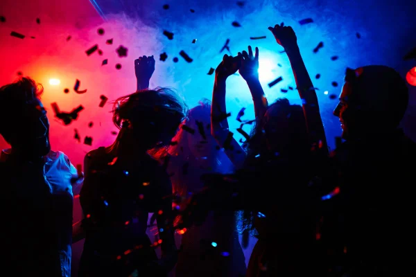 Festa anos 1970 animará público em “after” de espetáculo ABBA The Show