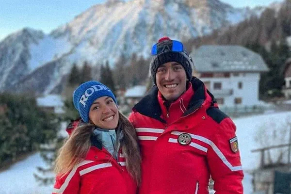 Casal de esquiadores morre abraçado ao cair de montanha