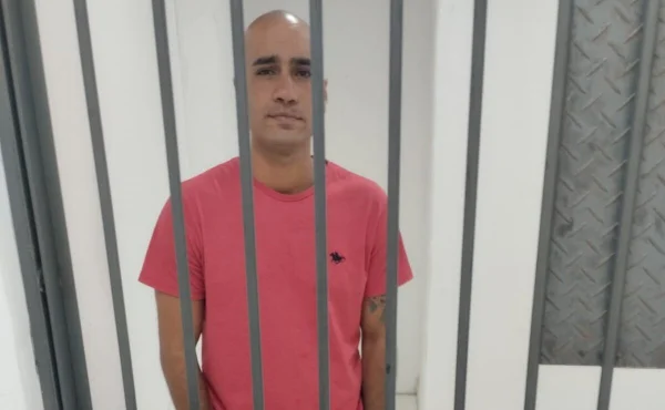 Homem se entrega 8 dias após espancar namorada até a morte e fugir
