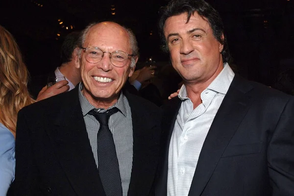 Foto colorida de Irwin Winkler e Sylvester Stallone