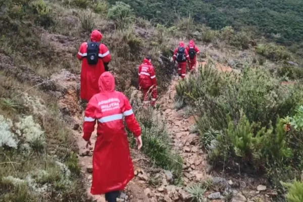 Imagem colorida, Irmãos desaparecem em trilha no Pico da Bandeira; buscas passam de 24h - Metrópoles