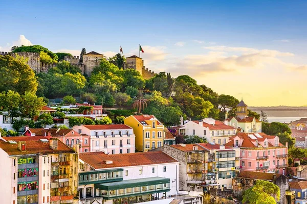 Portugal vai reabrir para turistas este mês e não exigirá quarentena