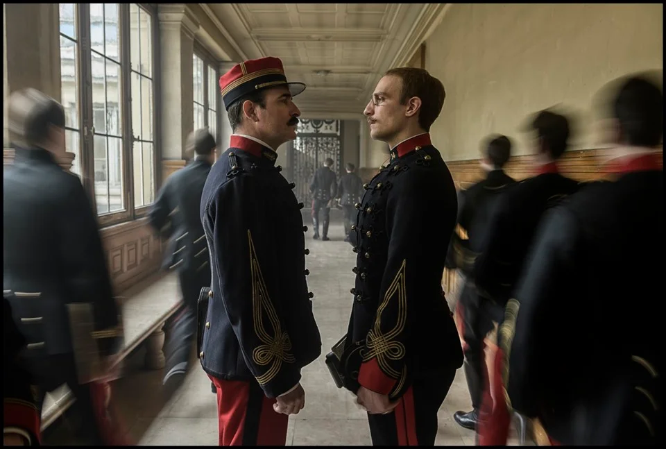 <b>O Oficial e o Espião:</B> Em Paris, final do século 19, o capitão francês Alfred Dreyfus é um dos poucos judeus que faz parte do exército. No dia 22 de dezembro de 1884, seus inimigos alcançam o objetivo de fazer com que Dreyfus seja acusado de alta traição e o capitão é sentenciado à prisão perpétua no exílio. Intrigado com a evolução do caso, o investigador Picquart decide desvendar o mistério que há trás da condenação. <a href="https://youtu.be/OFXJELNxz2w">Veja trailer</a> <b>O Oficial e o Espião:</B> Em Paris, final do século 19, o capitão francês Alfred Dreyfus é um dos poucos judeus que faz parte do exército. No dia 22 de dezembro de 1884, seus inimigos alcançam o objetivo de fazer com que Dreyfus seja acusado de alta traição e o capitão é sentenciado à prisão perpétua no exílio. Intrigado com a evolução do caso, o investigador Picquart decide desvendar o mistério que há trás da condenação. <a href="https://youtu.be/OFXJELNxz2w">Veja trailer</a>