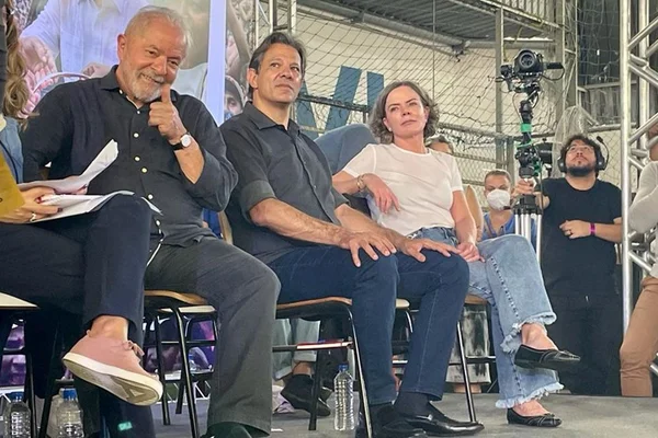 Lula critica indulto e diz que Bolsonaro “incita o ódio” ao Supremo