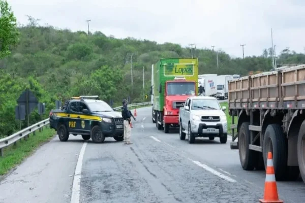 BR-116, trecho próximo a cidade de Santo Estevão, a 150 km de Salvador - Metrópoles
