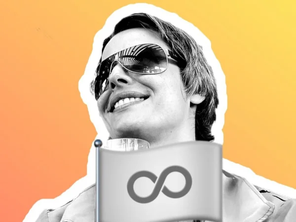 Montagem com foto da Cássia "Literalmente" em preto e branco, com o fundo amarelo, enquanto ela segura uma bandeira branca com o símbolo do infinito - Metrópoles