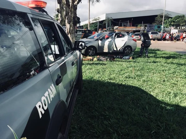 Adolescentes roubam carro, mas são aprendidos pela PM no Gama