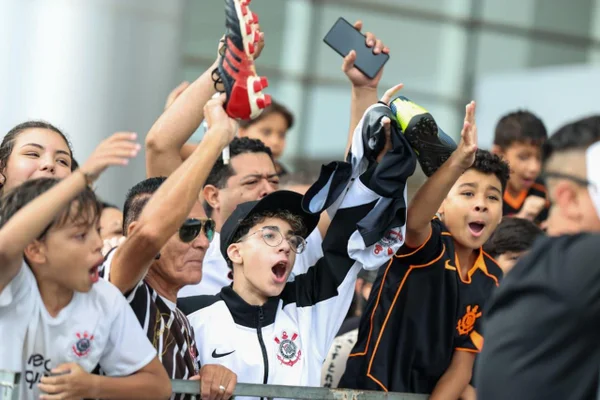 Organizadas do Corinthians “invadem” DF com 114 ônibus para Supercopa