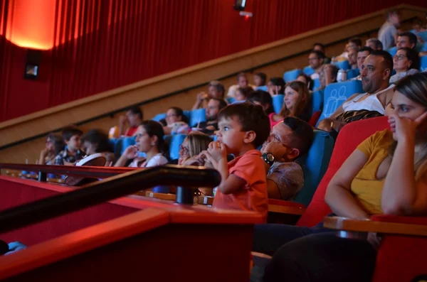 Brasília recebe sessão de cinema gratuita para crianças com autismo