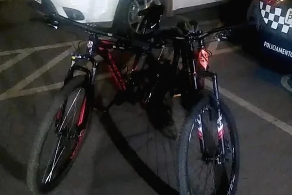 Vítima reconhece bike roubada em venda na OLX e PM detém autores