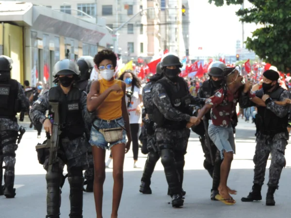Comandante de ação violenta contra manifestantes em PE é afastado