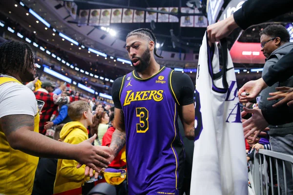 Lakers vence e já sonha com vaga direta nos playoffs da NBA