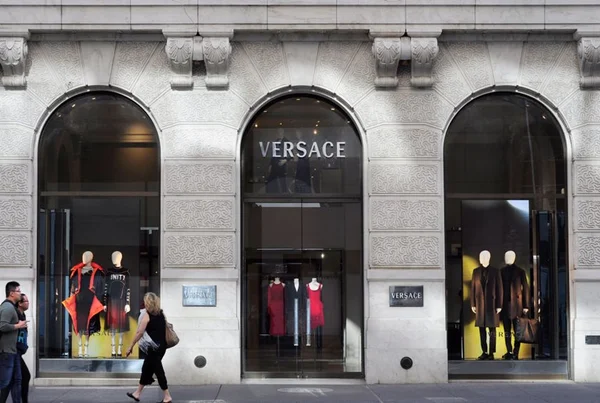 Marca americana Michael Kors quer comprar Versace por US$ 2 bilhões