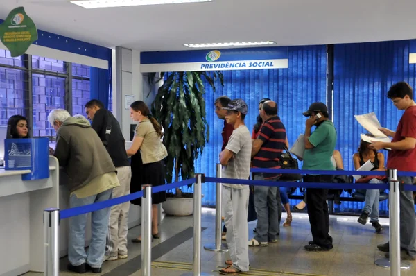 Peritos do INSS farão horas extras em varredura no auxílio-doença