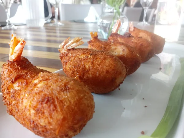 Nau esconde protagonismo de frutos do mar em receitas genéricas