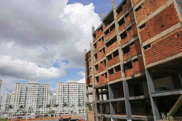 Mesmo com lei aprovada, “prédios fantasmas” se proliferam no DF - destaque galeria