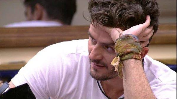 Crítica: Marcos vive dias de Theo Becker no BBB 17 e pode se dar mal