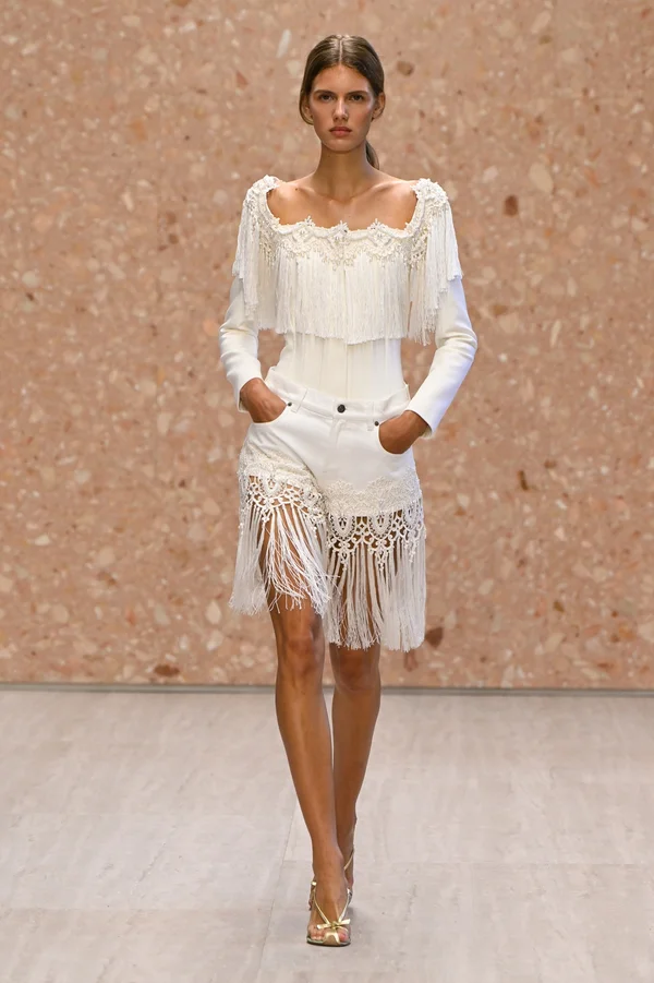 Franjas dominam passarelas em Brasília e nas semanas de moda internacionais - destaque galeria