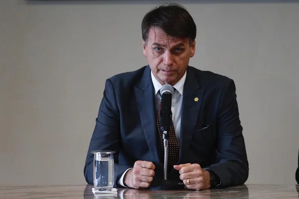 Bolsonaro manterá universidades no Ministério da Educação