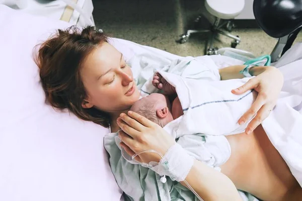 Estudo mostra que comer placenta pode fazer mal para mãe e bebê