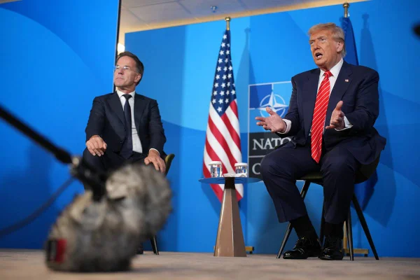 Mark Rutte, secretário-geral da Otan, com Donald Trump